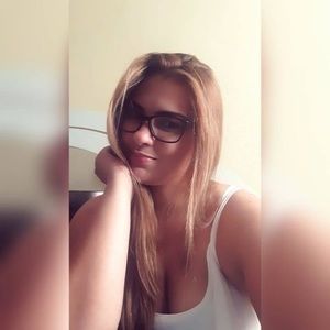 Meet your Posher, Carolina